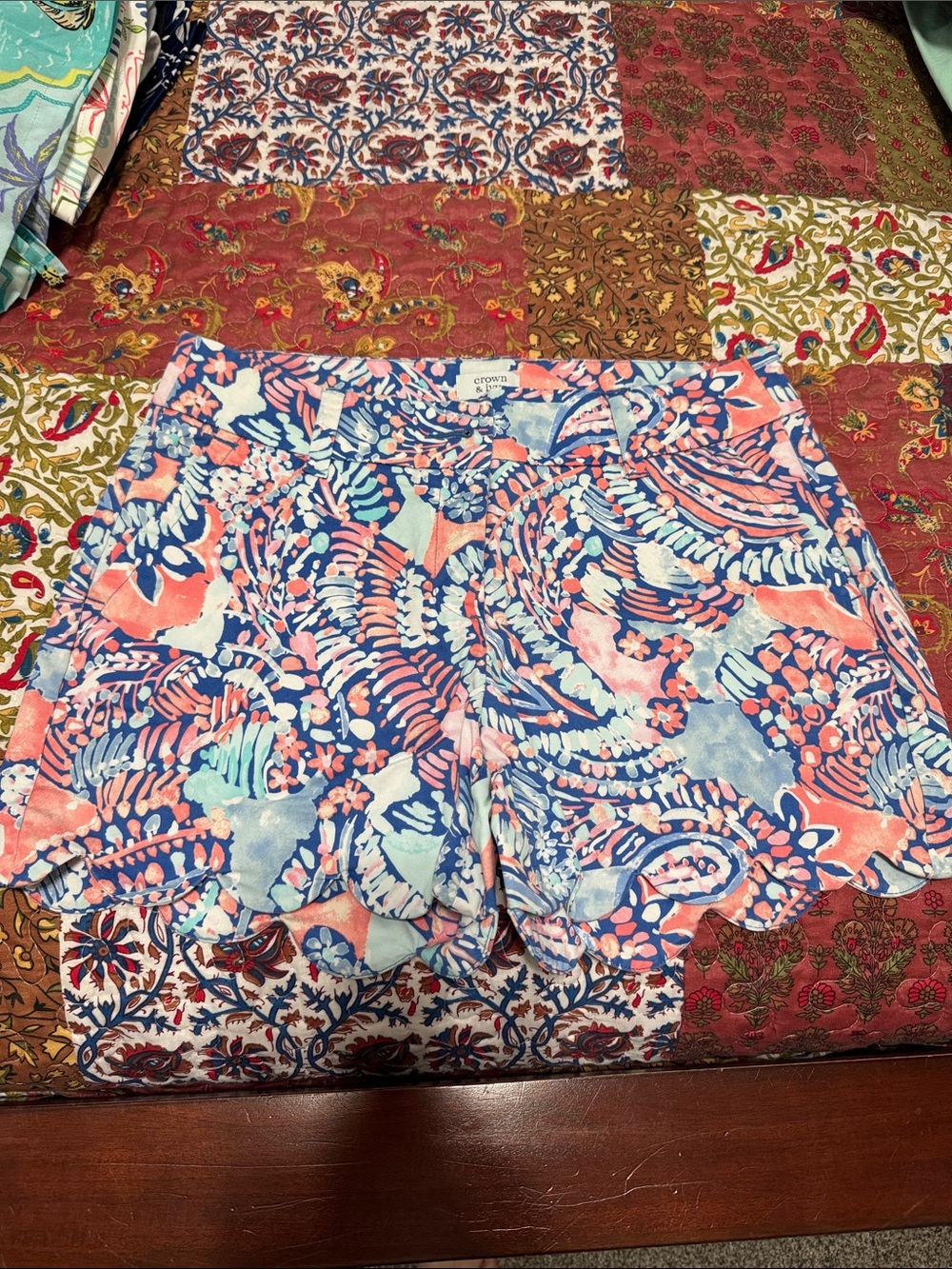 Women’s Crown & Ivy Printed Scallop Hem Shorts - Blue & Coral